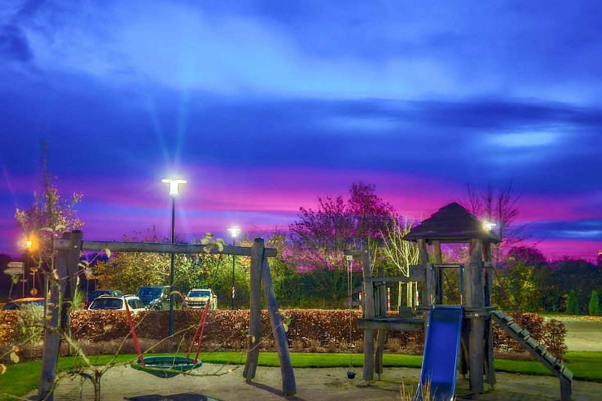 Abendlicht vor dem Hospiz.