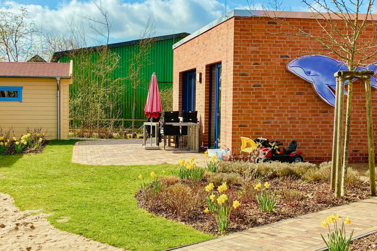 Blick in den Hospizgarten am Spielplatz