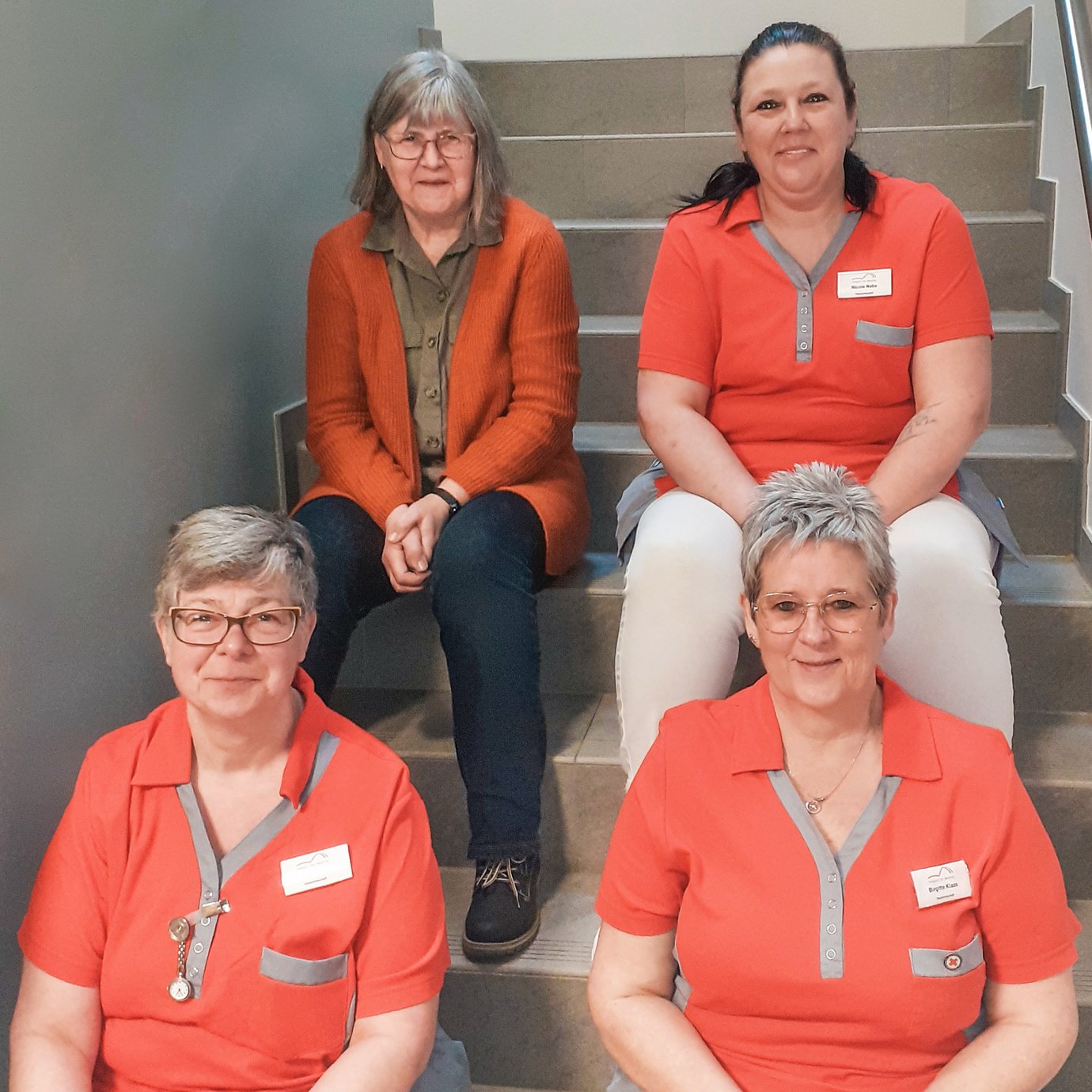Gruppenbild des Teams von 4 Mitarbeiterinnen