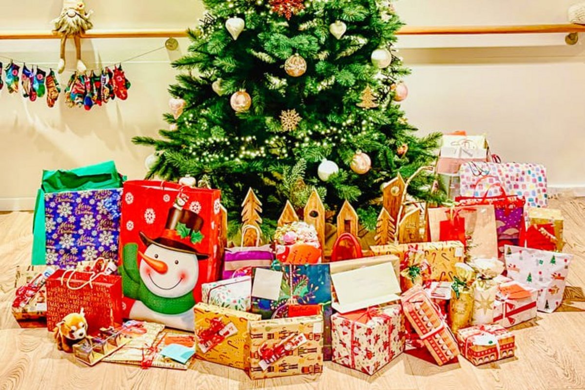 Weihnachtsbaum mit Geschenken